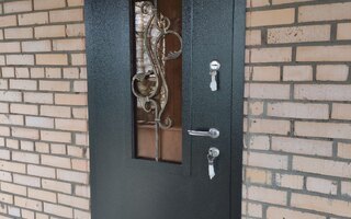 входная дверь с наружным покрытием порошковой краской для загородного кирпичного дома