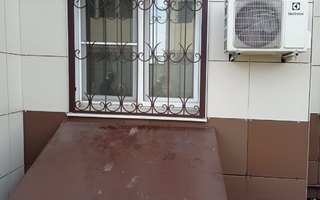 решетка кованая не распашная для двустворчатого окна офиса